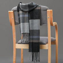 Load image into Gallery viewer, Women&#39;s / Men&#39;s  Warm Classic Plaid Scarf
