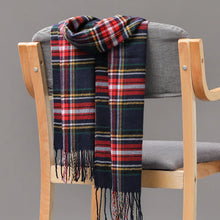 Load image into Gallery viewer, Women&#39;s / Men&#39;s  Warm Classic Plaid Scarf
